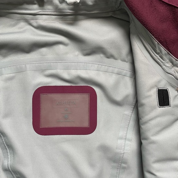 Athleta Overcast Rain Coat - Maroon - photo 3 is most accurate photo of color 💖 - Picture 3 of 5